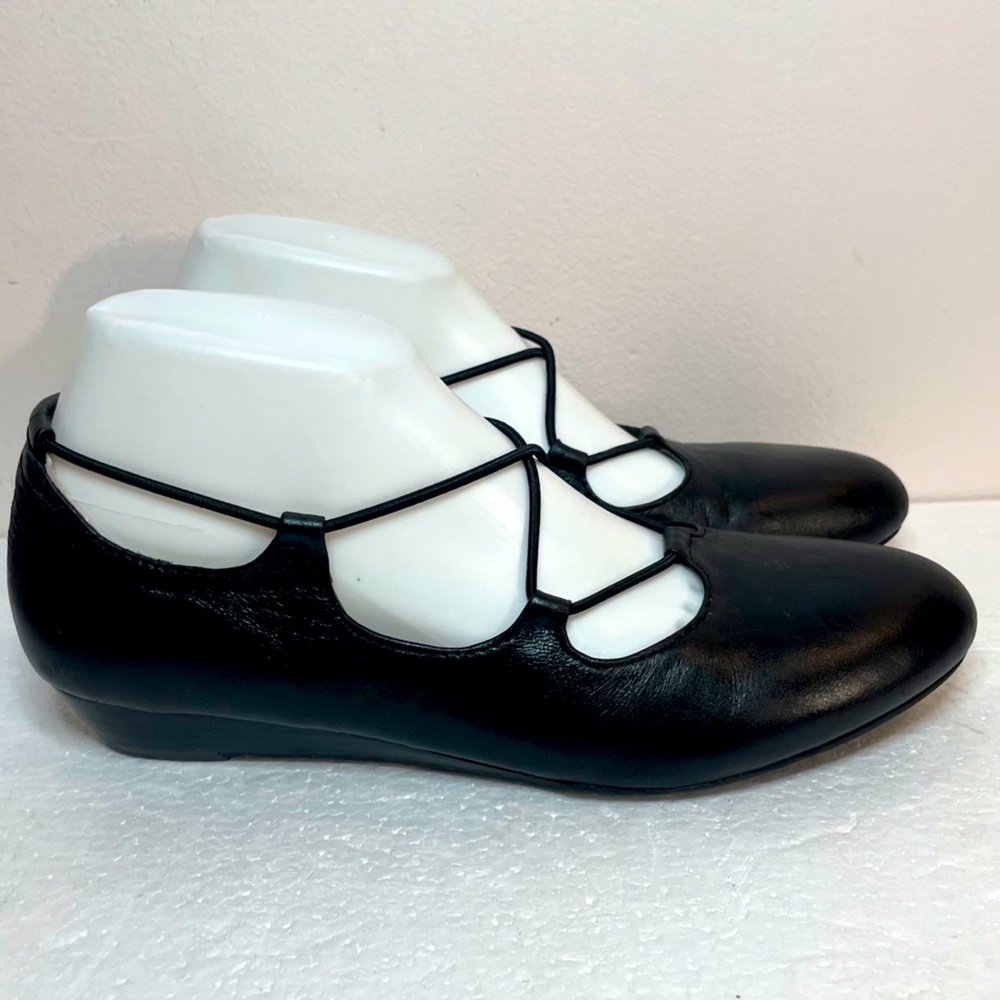 Array Women’s Black Leather Ballet Slip On Shoes - Picture 1 of 9